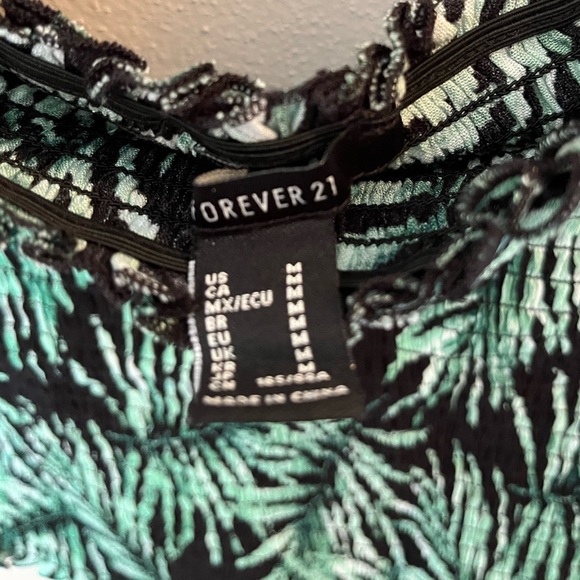 Forever 21 size M off the should cropped top - Picture 2 of 2